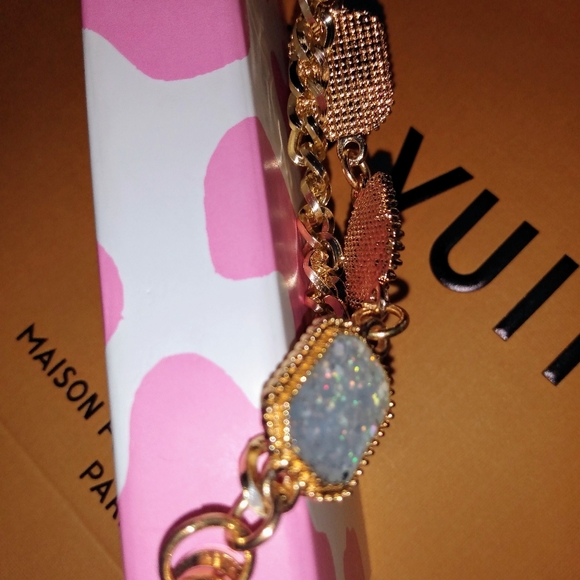 !! NEW RELEASE !! Hot Commodity Lashes - Picture 4 of 4